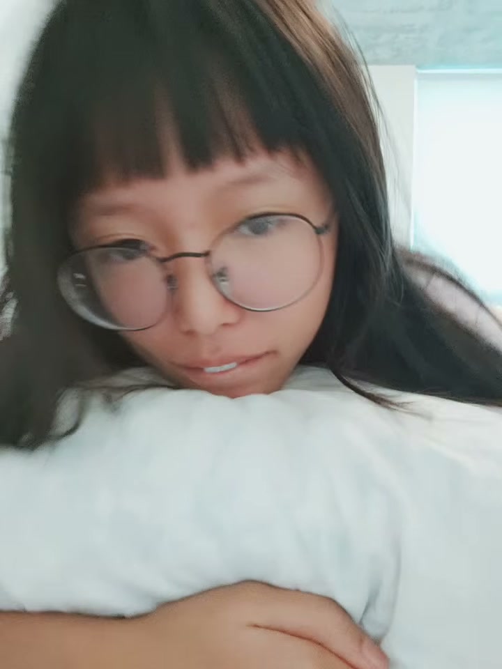 I made a lil morning asmr video with a butt flash >w<