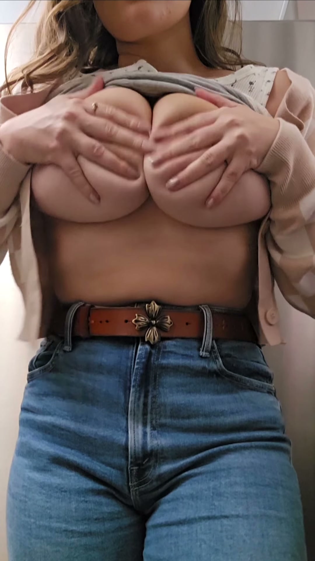 Since I don’t have a boyfriend I figured someone may as well enjoy my titties today