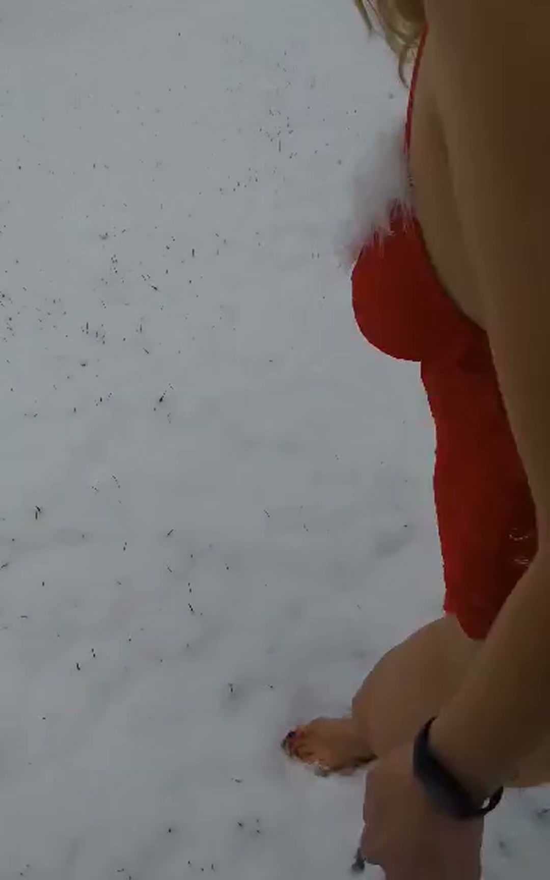 Request: Would love to see someone doing snow angels nude or in lingerie, if anyone’s got snow in their area! ❄️ For u/johnnymi00