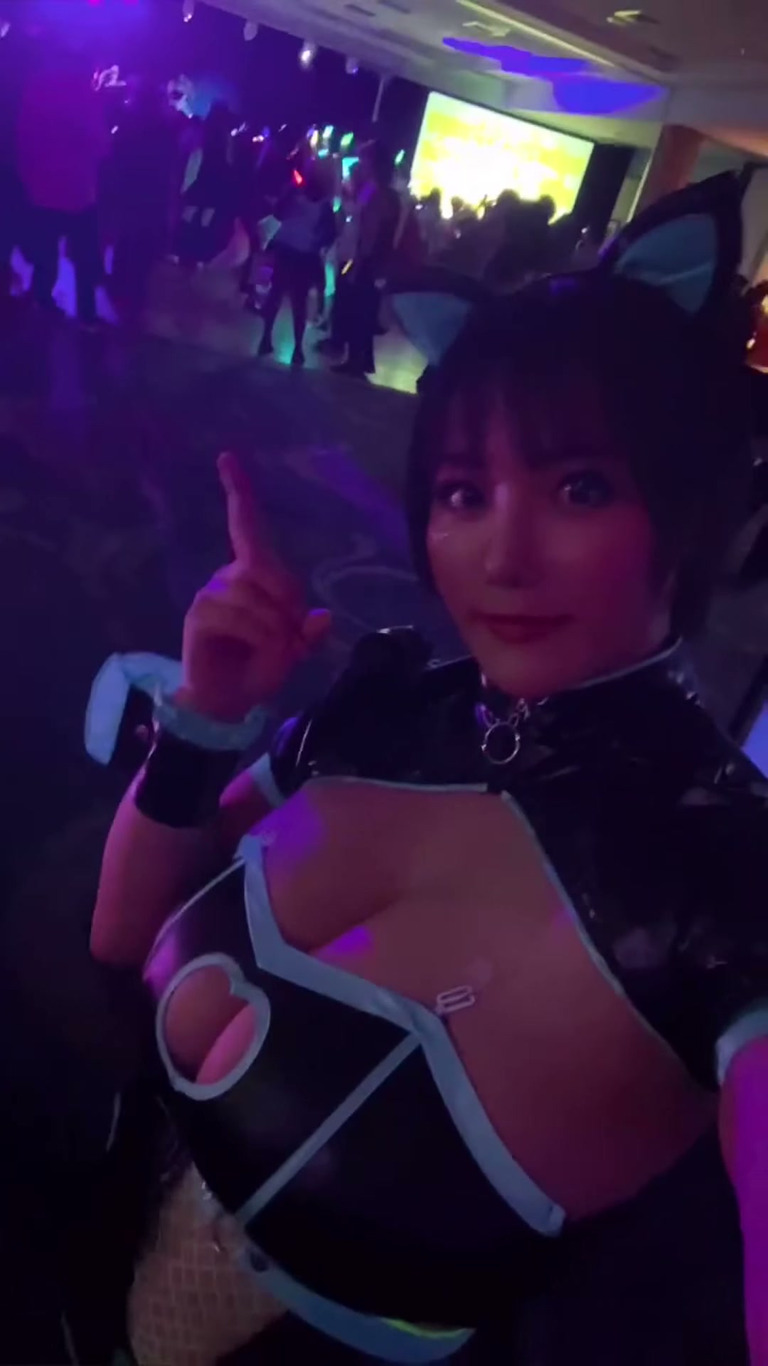 Big breasts are making a return 😈