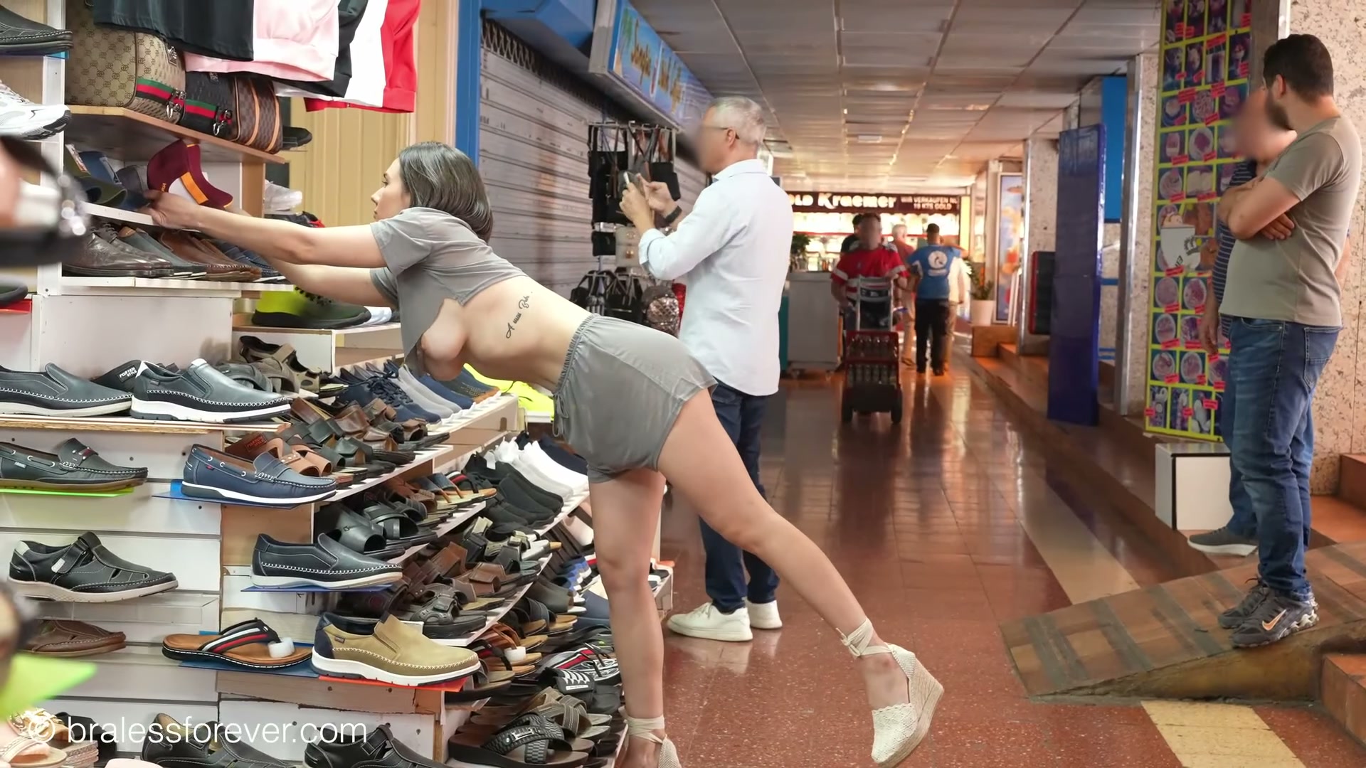 Underboob Shopping With Eve