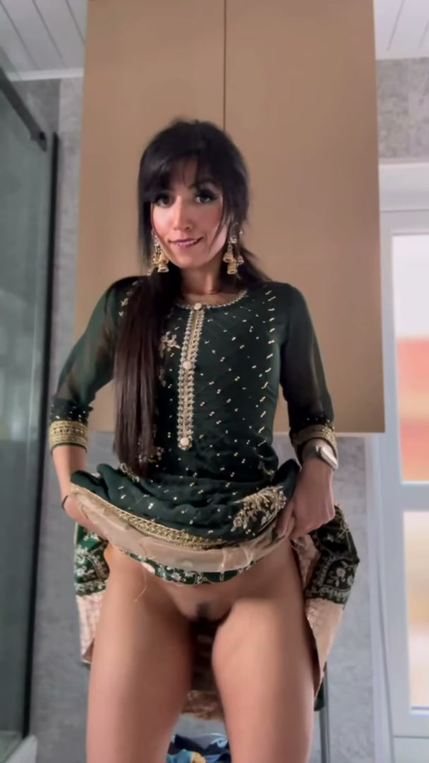 My family & friends have no idea I’ve been wearing absolutely nothing under my Lehenga during Eid, had to sneak away and show you 😳