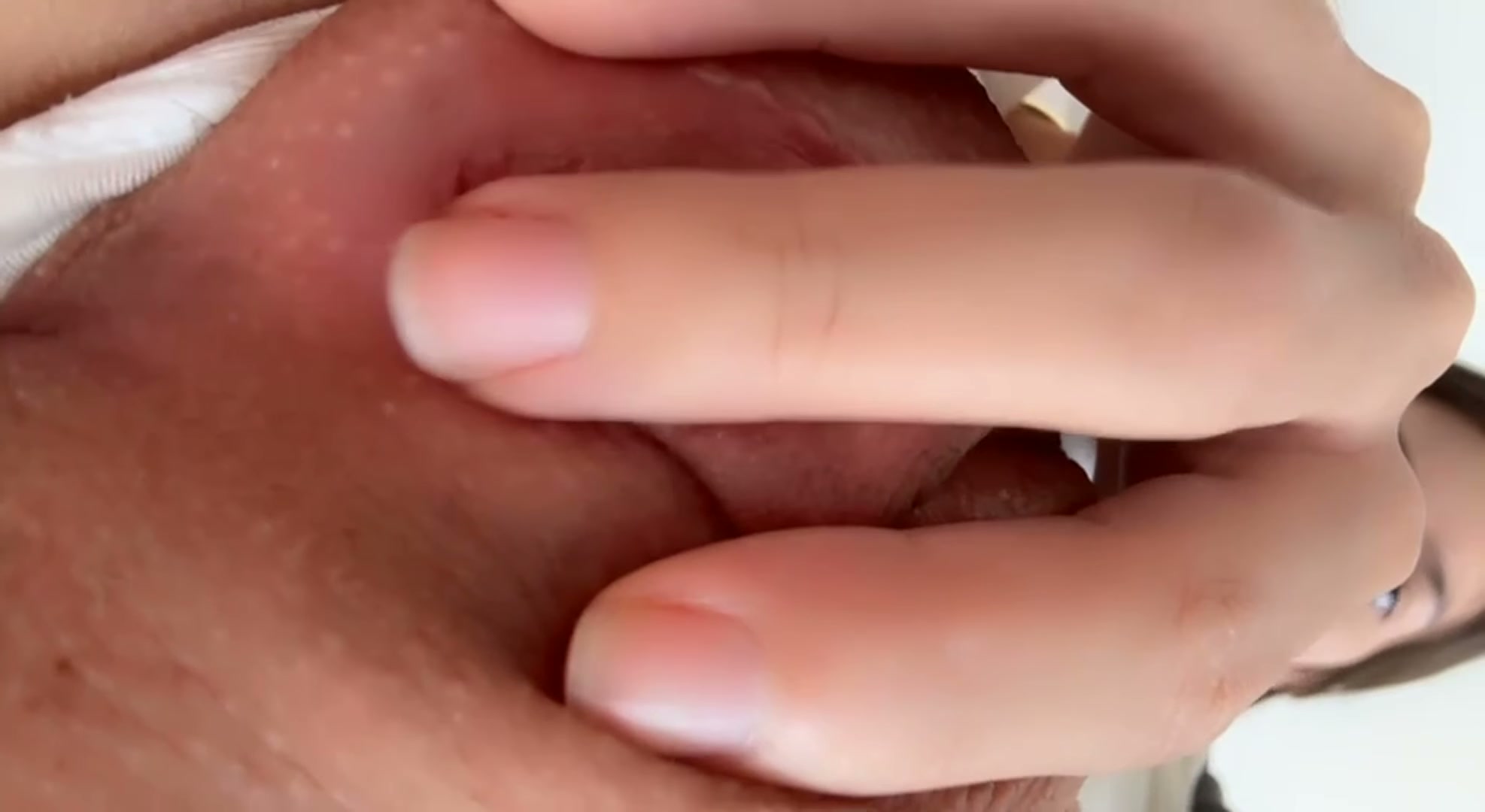 Willing Lickers Needed :3